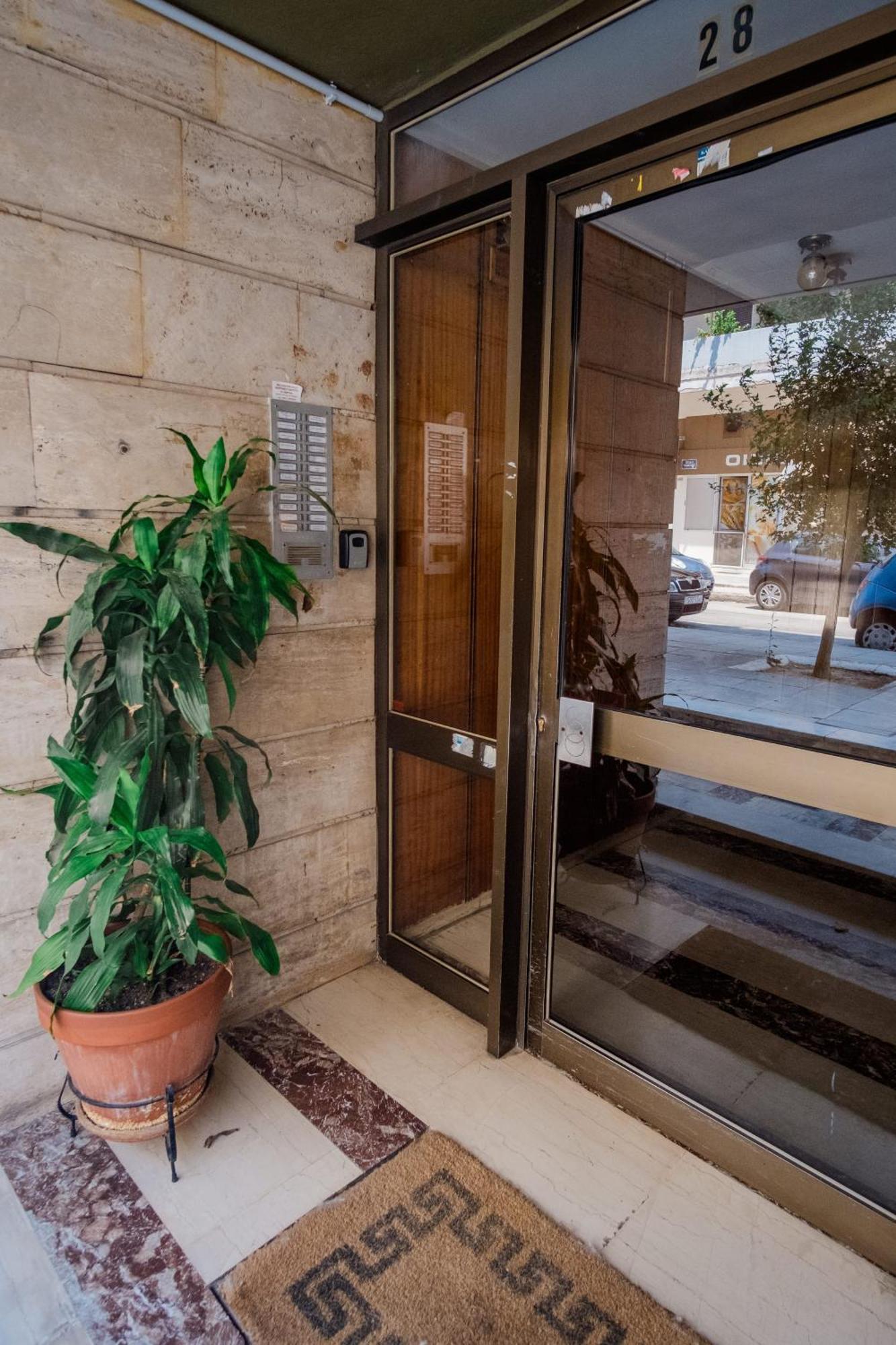 Charming & Authentic Gem - Walk To Port & Shops! Appartement Patras Buitenkant foto