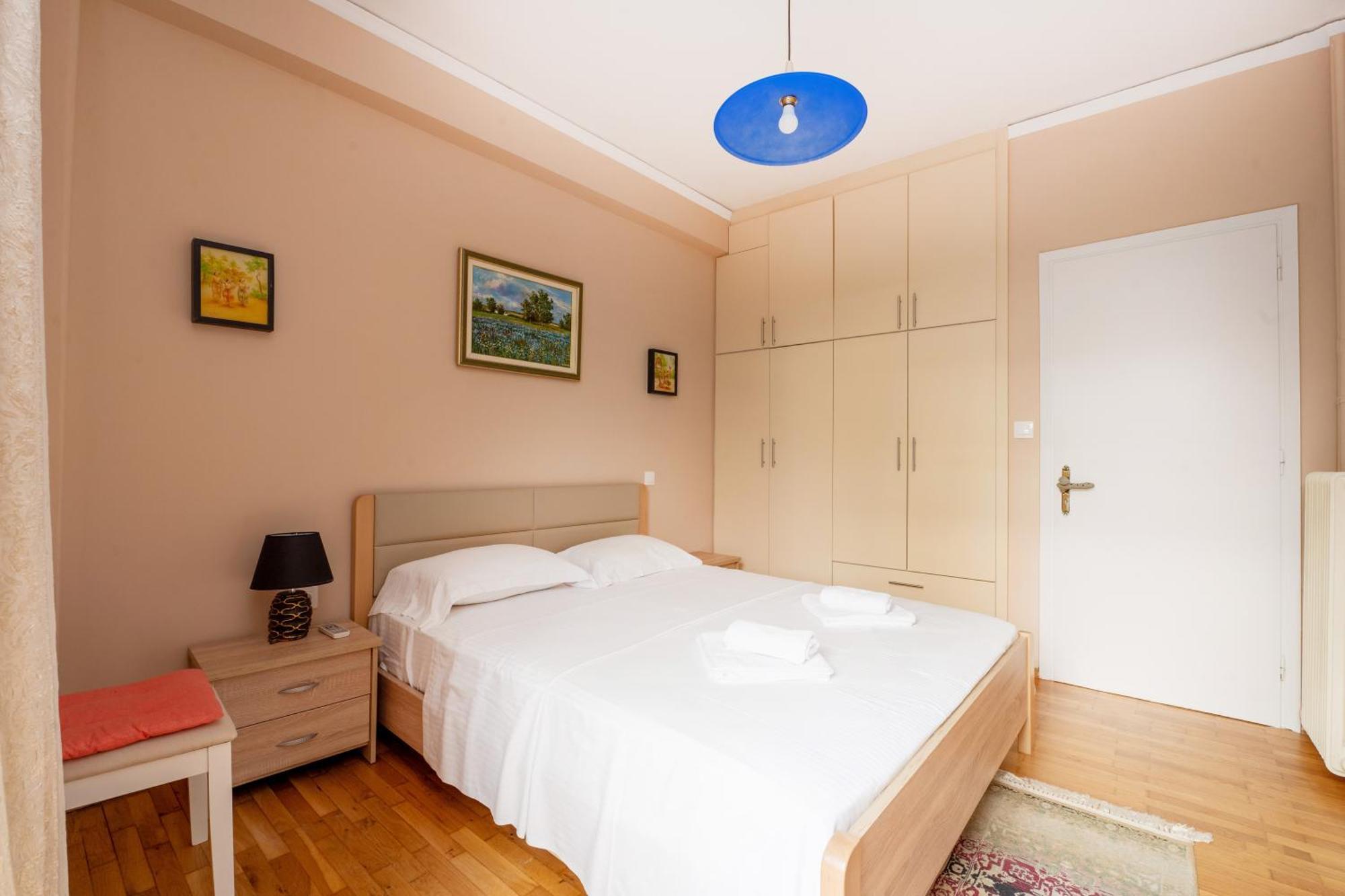 Charming & Authentic Gem - Walk To Port & Shops! Appartement Patras Buitenkant foto