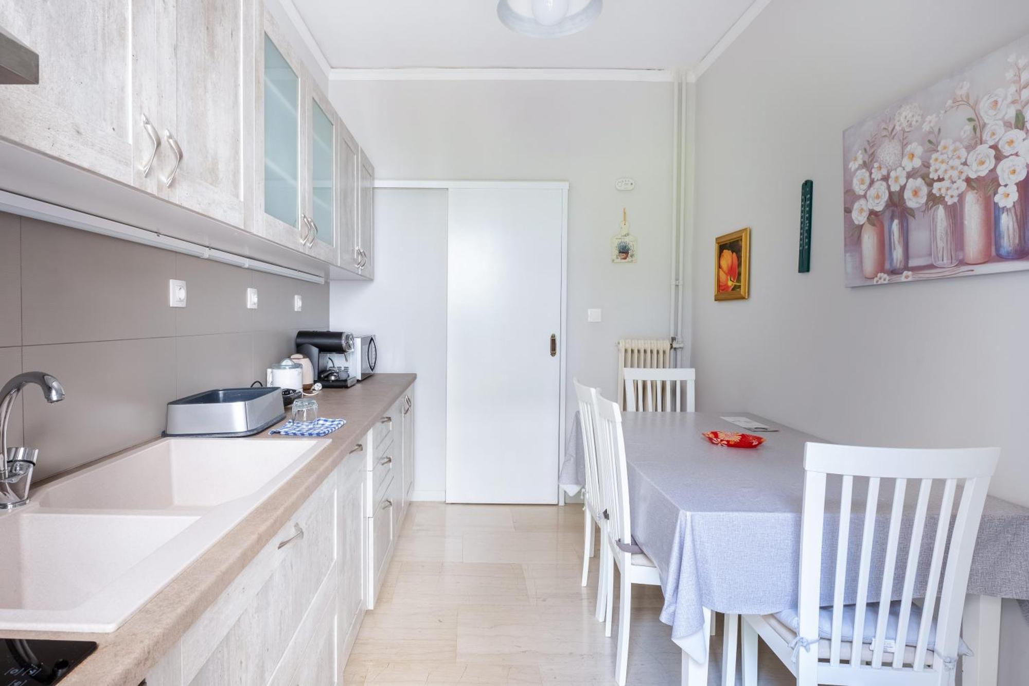 Charming & Authentic Gem - Walk To Port & Shops! Appartement Patras Buitenkant foto