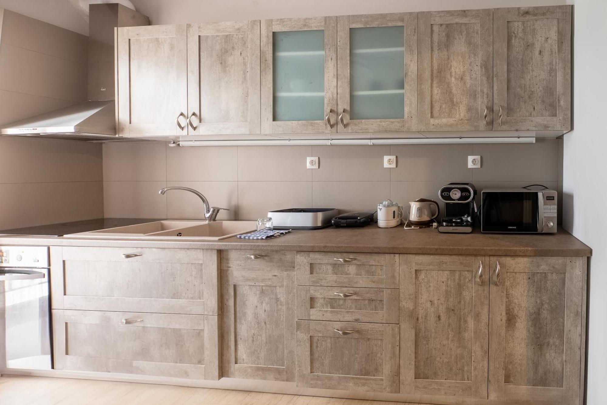 Charming & Authentic Gem - Walk To Port & Shops! Appartement Patras Buitenkant foto